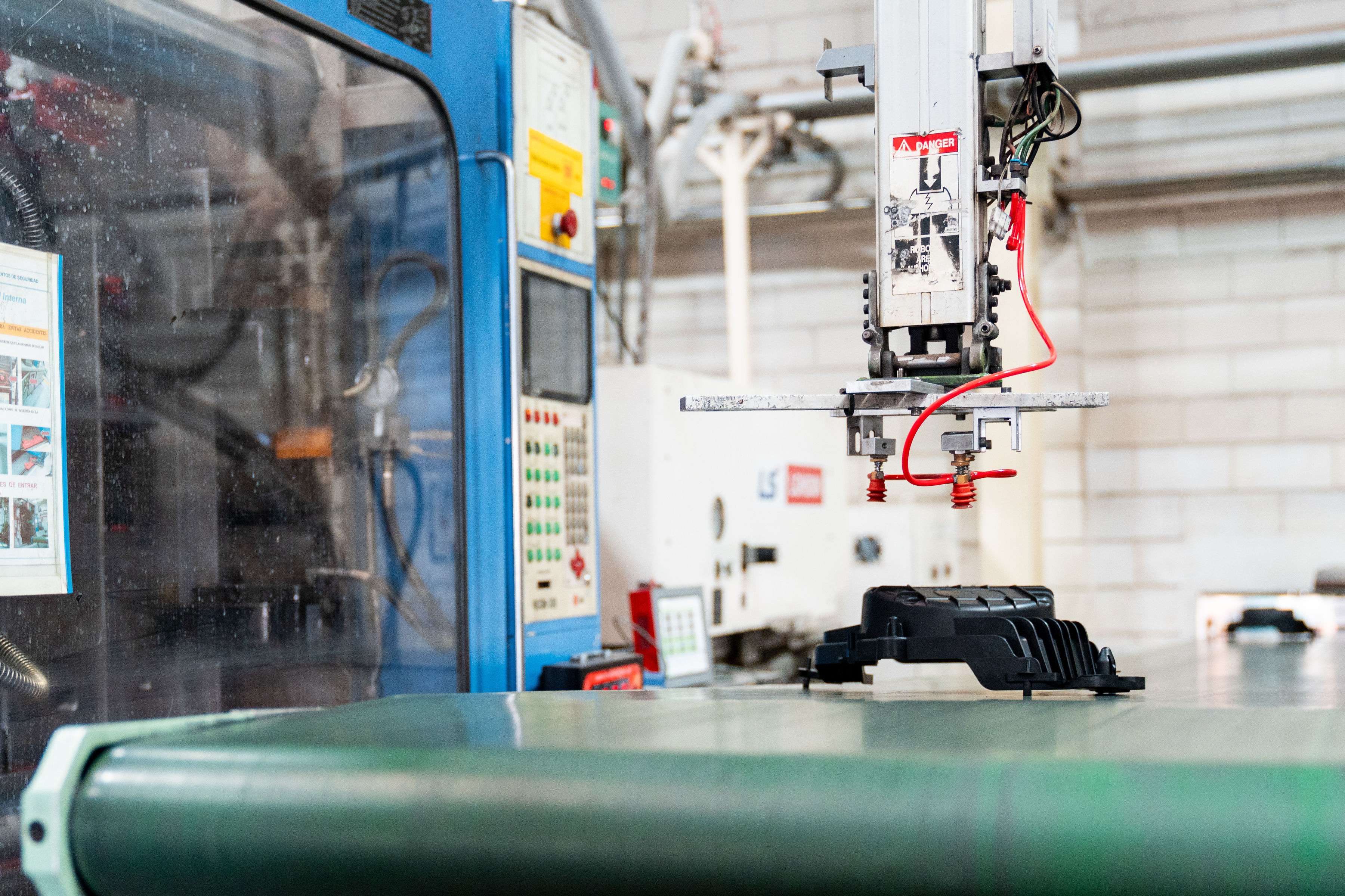 Molding Machine Robotics